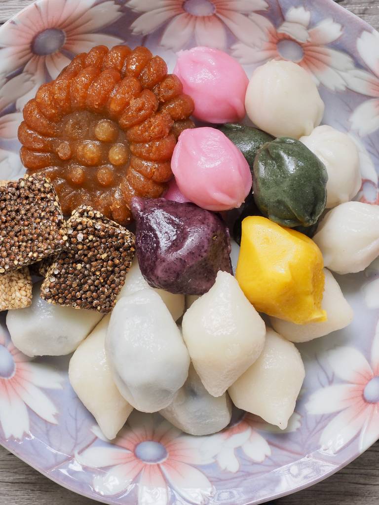 韩国传统糖果和饼干，松皮翁，蜂蜜馅蛋糕，芝麻谷米饼，江正，鸭谷